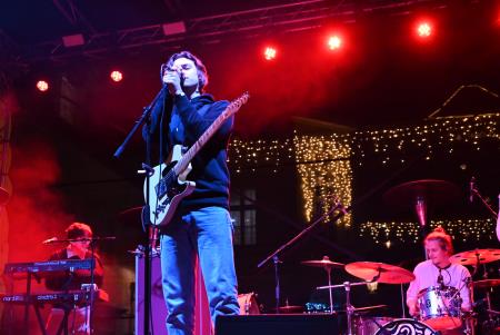 Včeraj je prvi koncert Pravljičnega Kamnik privabil število obiskovalcev (69)